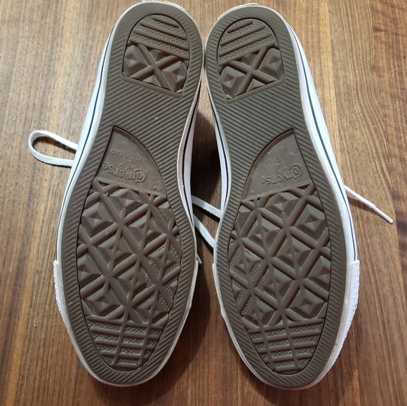 Converse Shoes - Picture 5 of 8